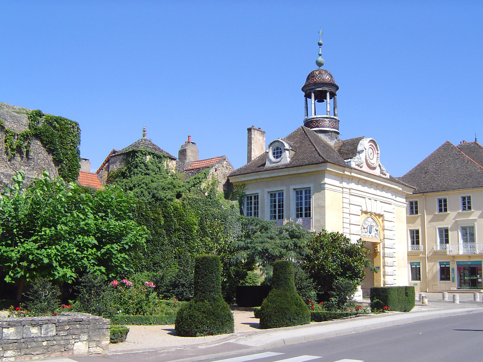 Givry village